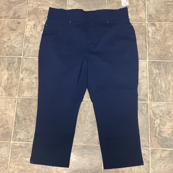 NWT Ricki’s Navy Capri Pants - Picture 9 of 12
